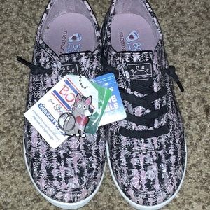 BOBS SKETCHERS MEMORY FOAM NWT SUBTLE ANIMAL PRINT W7 PURPLE/BLACK